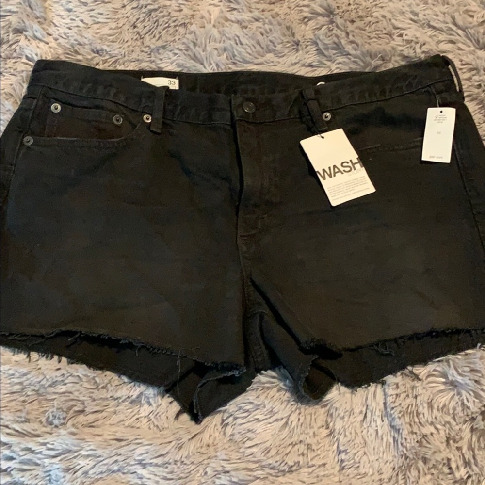 Gap 1969 slim black shorts